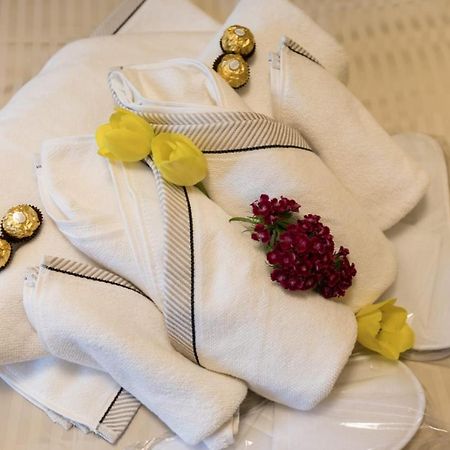 Golden Apartment Baneasa 부쿠레슈티 외부 사진