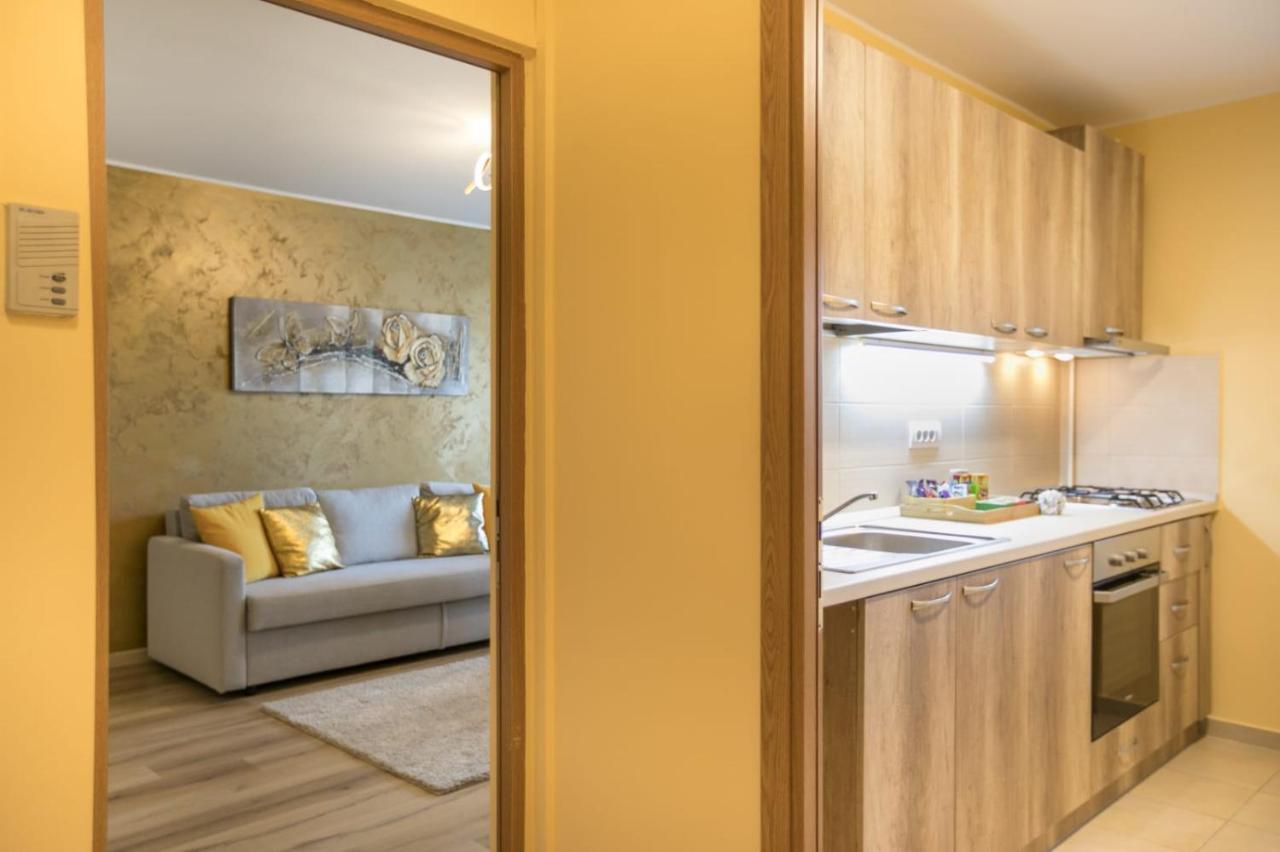 Golden Apartment Baneasa 부쿠레슈티 외부 사진