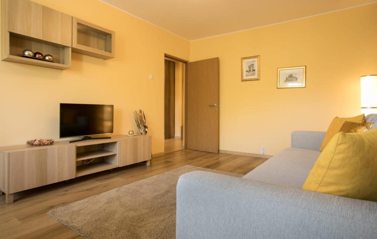 Golden Apartment Baneasa 부쿠레슈티 외부 사진