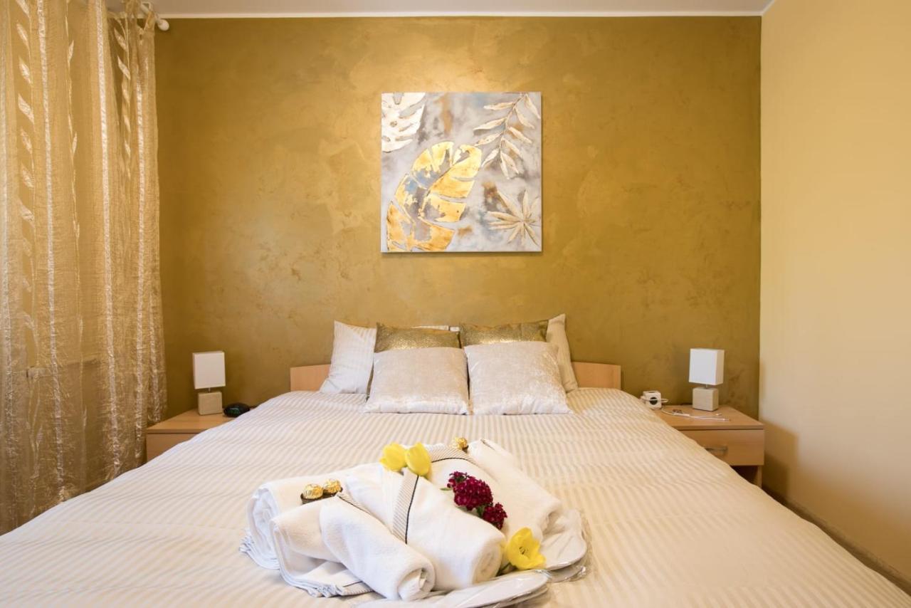 Golden Apartment Baneasa 부쿠레슈티 외부 사진