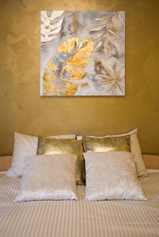 Golden Apartment Baneasa 부쿠레슈티 외부 사진